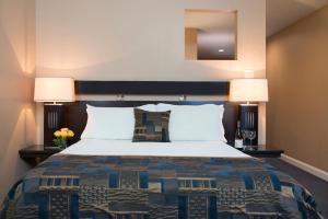 Katil atau katil-katil dalam bilik di Jordan House Hotel