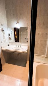 Bagno di Johnscher by SJ - San Juan Curitiba