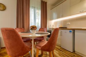 O bucătărie sau chicinetă la Apartmani Stojanović Zlatibor