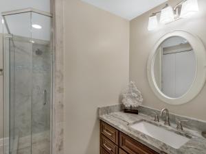 Koupelna v ubytování Jade East Towers 1540 by Newman-Dailey + 41 fotografií