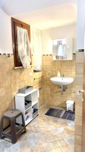 a bathroom with a sink and a toilet and a sink at La finestra sul parco in Villetta Barrea +32 photos