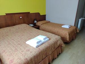 En eller flere senger på et rom på Hotel Picos Del Sur