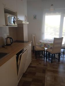 Kuchyň nebo kuchyňský kout v ubytování Apartments Jela