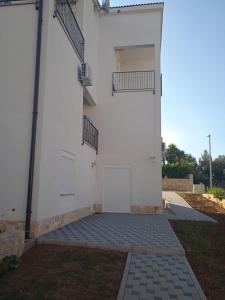Budova, kde se apartmán nachází + 30 fotografií