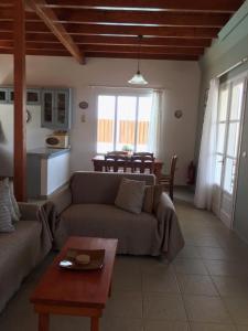 A kitchen or kitchenette at Regina Villa