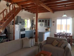 A kitchen or kitchenette at Regina Villa