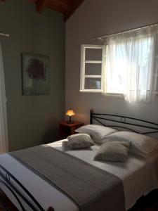 A bed or beds in a room at Regina Villa Még 19 kép