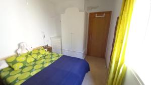 A bed or beds in a room at Ático Roquetas