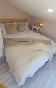מיטה או מיטות בחדר ב-Fİ SALDA