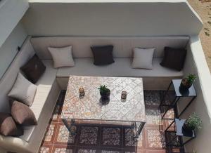 an overhead view of a couch with a table at Dar Malika in El Jadida