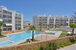 Bazén v ubytovaní Marina Real Apartments by NRAS alebo v jeho blízkosti