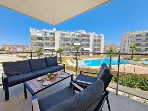 Bazén v ubytovaní Marina Real Apartments by NRAS alebo v jeho blízkosti