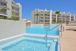 Bazén v ubytovaní Marina Real Apartments by NRAS alebo v jeho blízkosti + 26 fotografií