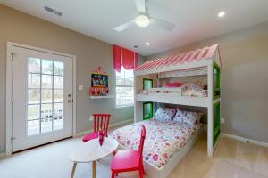 Postel nebo postele na pokoji v ubytování Bayside Resort -21408 Sweetwater Square