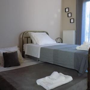 Ένα ή περισσότερα κρεβάτια σε δωμάτιο στο Nikos House Megara
