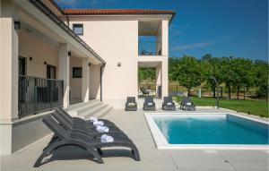 Πισίνα στο ή κοντά στο Cozy Home In Prodol With Wifi +39 φωτογραφίες