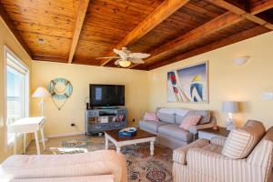 Imagen de la galería de Lisa Lu by Oak Island Accommodations, en Oak Island 107 fotos más