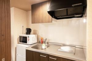 a small kitchen with a sink and a microwave at Bright Hotel Kiyomizu - Vacation STAY 64994v in Giommachi