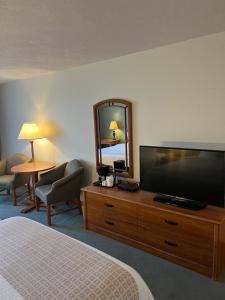 Televiisor ja/või meelelahutuskeskus majutusasutuses The Grand Hotel Nanaimo