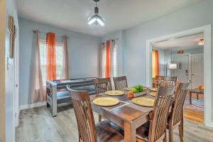 Downtown Brockton Apt Less Than 1 Mi to Local Dining的休息区