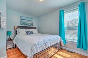 Downtown Brockton Apt Less Than 1 Mi to Local Dining客房内的一张或多张床位