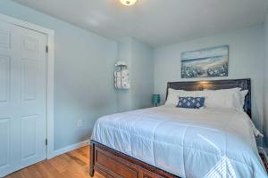 Downtown Brockton Apt Less Than 1 Mi to Local Dining客房内的一张或多张床位