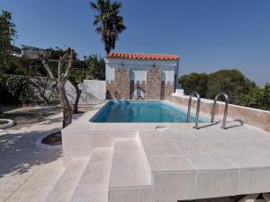a swimming pool in front of a house at Casa do Castelo in Arraiolos