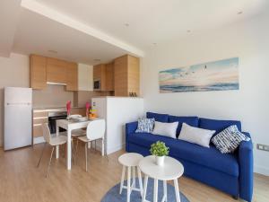 Kuchyňa alebo kuchynka v ubytovaní Belvilla by OYO Modern Apartment in Palamos