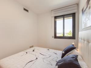 Posteľ alebo postele v izbe v ubytovaní Belvilla by OYO Modern Apartment in Palamos
