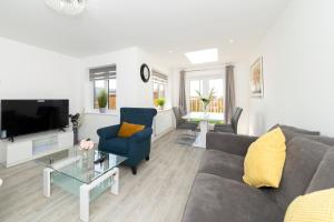 a living room with a couch and a tv at Greenfield Holiday Homes in Bracknell