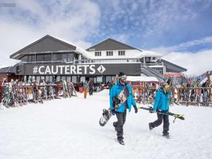Fotografia z galérie ubytovania Charmant T2 avec mezzanine et cuisine équipée - Centre-ville Cauterets, proche télécabine et thermes - FR-1-401-245 v destinácii Cauterets
