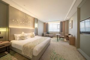 מיטה או מיטות בחדר ב-Wuhan Hongguang Hotel