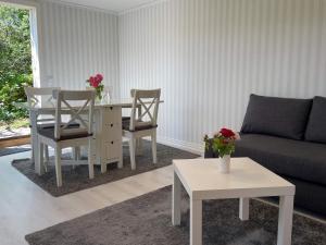 Posezení v ubytování Holiday home Skärhamn VII
