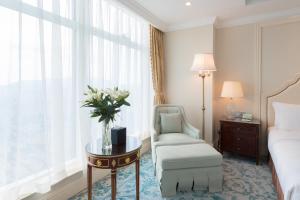 Postel nebo postele na pokoji v ubytování Qingdao Jianxin International Hotel