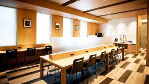 a conference room with a large table and chairs at Hotel Monte Hermana Tokyo in Tokyo +21 photos