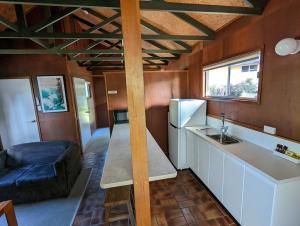 Köök või kööginurk majutusasutuses Gumnut Glen Cabins