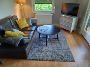 a living room with a couch and a coffee table at THE IVY in Wittingen