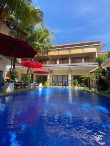 The swimming pool at or close to Bali Reef Divers Tulamben