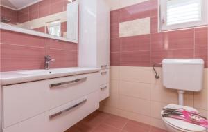 Łazienka w obiekcie Cozy Home In Biograd Na Moru