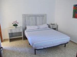 Postel nebo postele na pokoji v ubytování Piles - Apartment - Sleeps 7 - Parking - Seafront