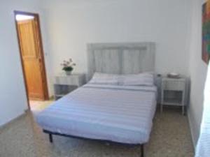 Postel nebo postele na pokoji v ubytování Piles - Apartment - Sleeps 7 - Parking - Seafront