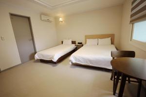 Postel nebo postele na pokoji v ubytování Trevi Hotel