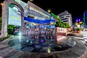 Bazén v ubytování Trevi Hotel nebo v jeho okolí