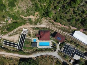 Bazén v ubytování Etno Selo VRELO & Camping nebo v jeho okolí