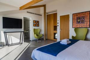 TV a/nebo společenská místnost v ubytování Majestic Byblos Grand Hotel