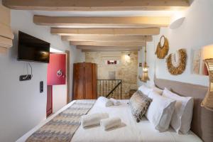 Posteľ alebo postele v izbe v ubytovaní Charming Traditional Cretan Villa "Alisavaki"