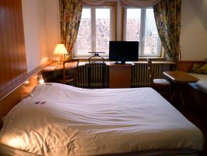 Postel nebo postele na pokoji v ubytování Logis Hôtel-Restaurant Auberge d'Imsthal