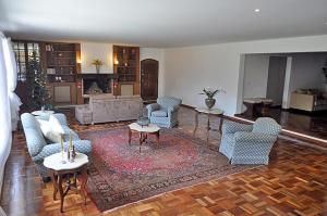 a living room filled with furniture and a christmas tree at Pousada Matitaterê in Teresópolis