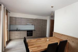 Kuhinja oz. manjša kuhinja v nastanitvi Helvetia hotel