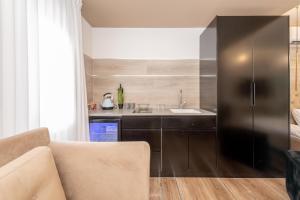 Kuchyň nebo kuchyňský kout v ubytování Colors Suites in Netanya